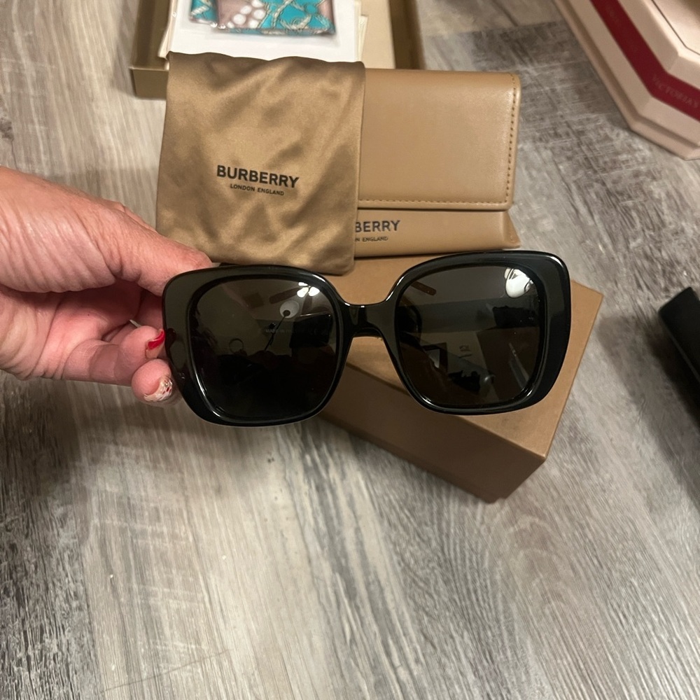 Burberry Elegant Black Women's Sunglasses